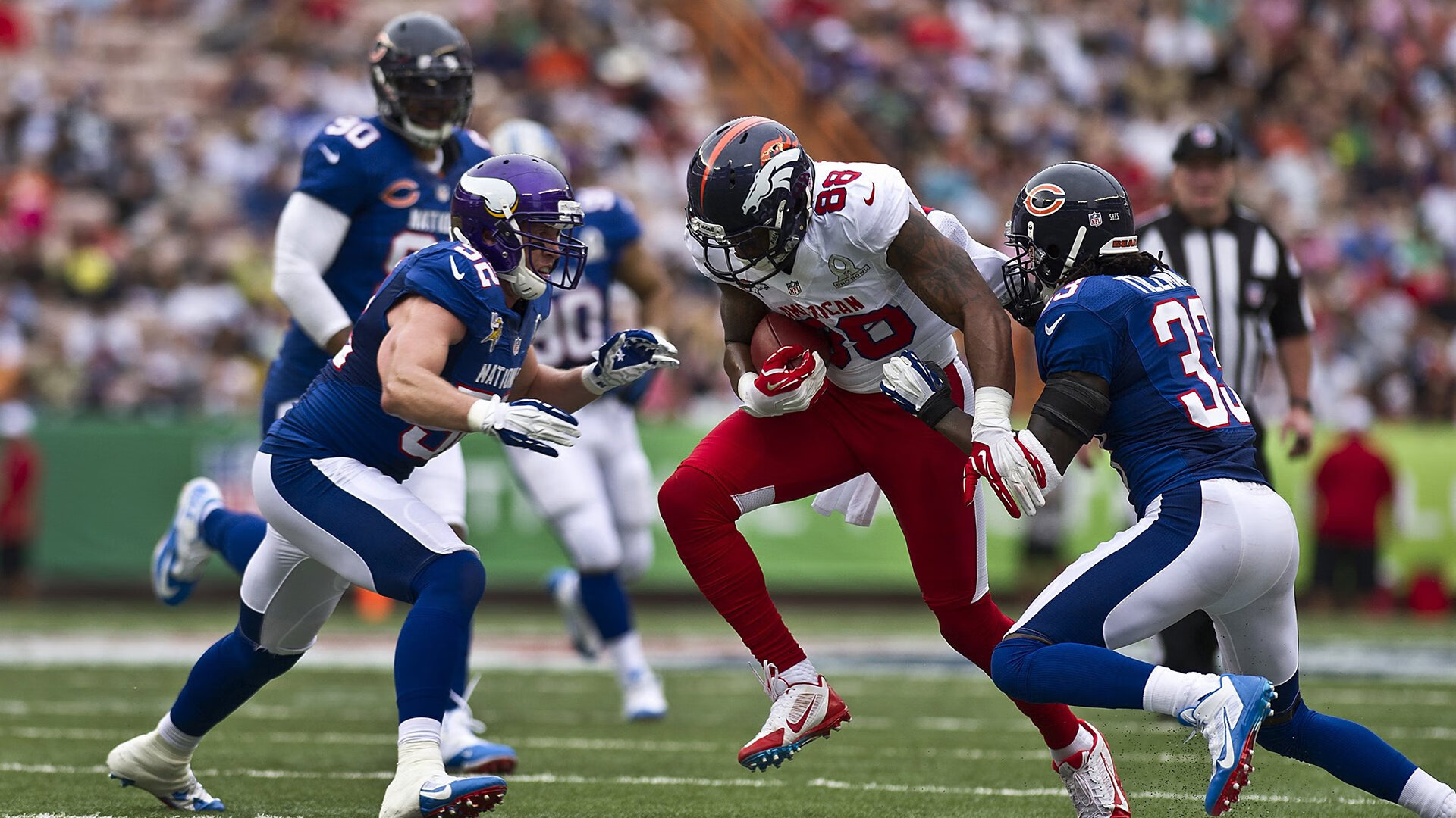 足球赛场焦点!荷兰队对阵韩国队,关键一战,双方鏖战至最后一刻